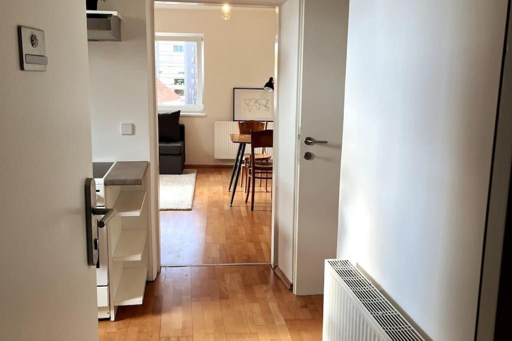 Cozy City Center Apartment Грац Экстерьер фото